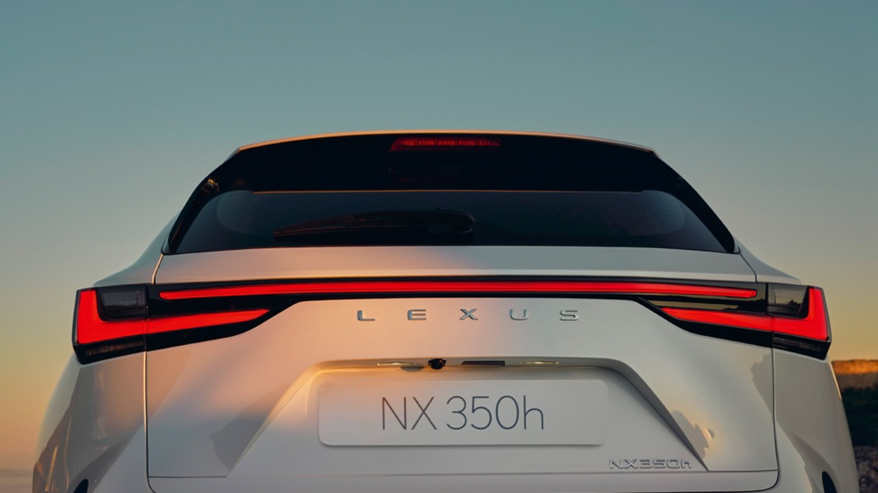 Heckansicht Lexus NX 350h